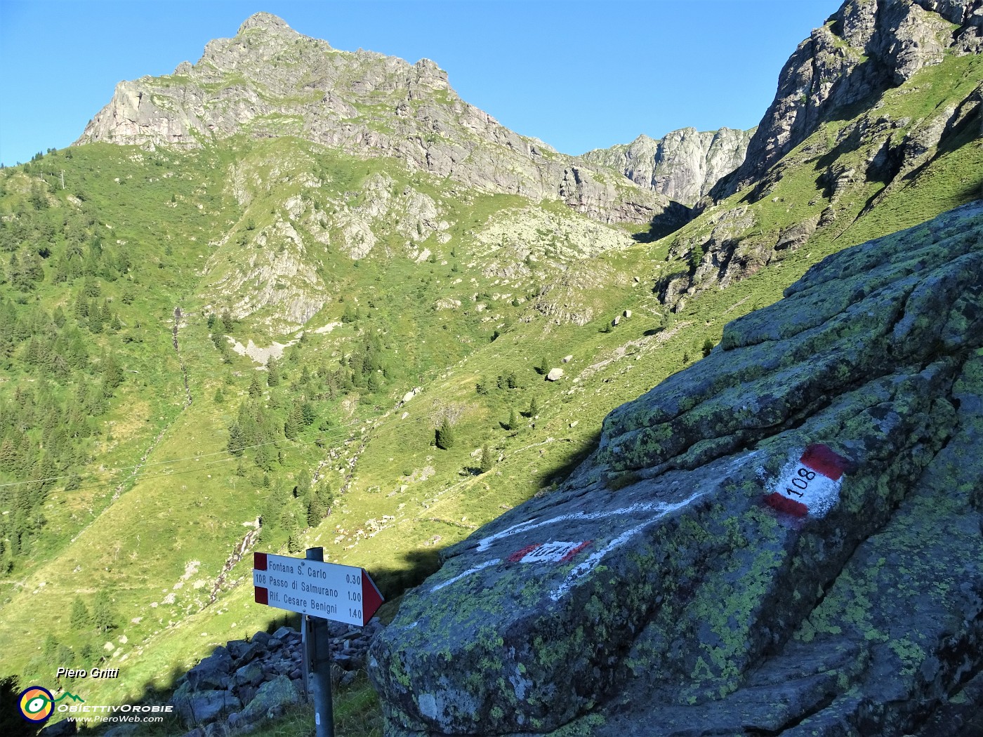 11 Alla Casera Valletto (1625 m) lascio il sent. 108 che sale a dx per prendere il sent. 107A che scende a sx.JPG